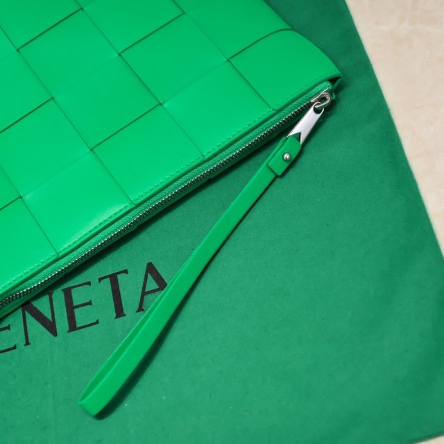 ボッテガヴェネタセカンドバッグコピー 定番人気2022  BOTTEGA VENETA  ボッテガヴェネタセカンドバッグ0005