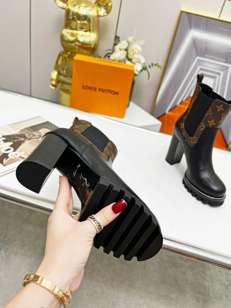 ルイヴィトン靴コピー   2022新品大人気NO.1   Louis Vuitton ルイヴィトン靴0334