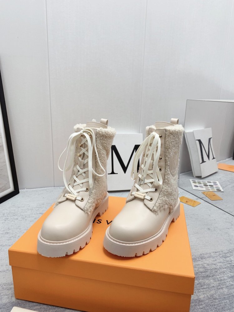 ルイヴィトン靴コピー   2022新品大人気NO.1   Louis Vuitton ルイヴィトン靴0330