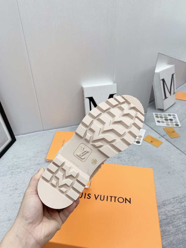 ルイヴィトン靴コピー   2022新品大人気NO.1   Louis Vuitton ルイヴィトン靴0330