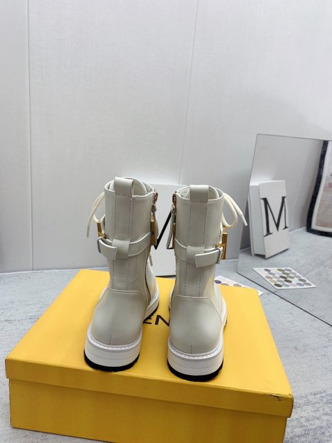 フェンディ靴コピー 高品質 2022新品大人気NO.1  FENDI フェンディ靴0035