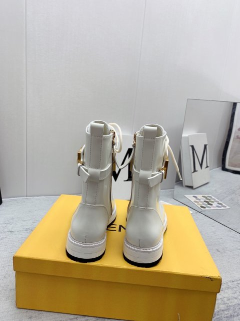 フェンディ靴コピー 高品質 2022新品大人気NO.1  FENDI フェンディ靴0034