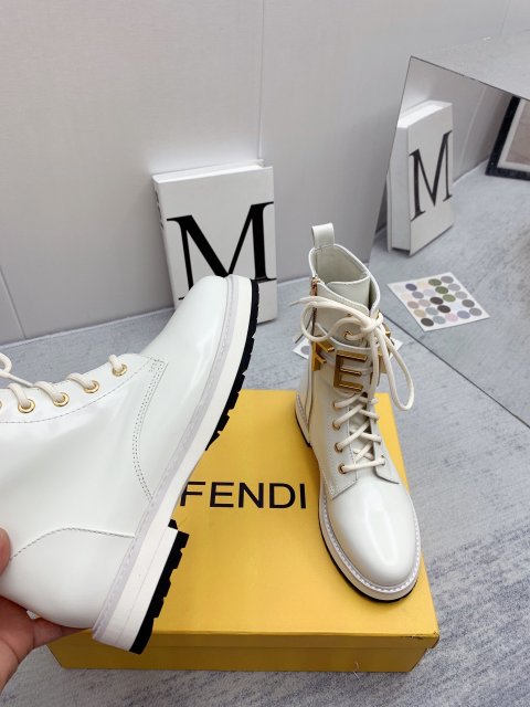 フェンディ靴コピー 高品質 2022新品大人気NO.1  FENDI フェンディ靴0034