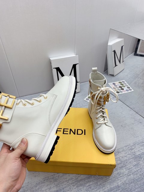 フェンディ靴コピー 高品質 2022新品大人気NO.1  FENDI フェンディ靴0035