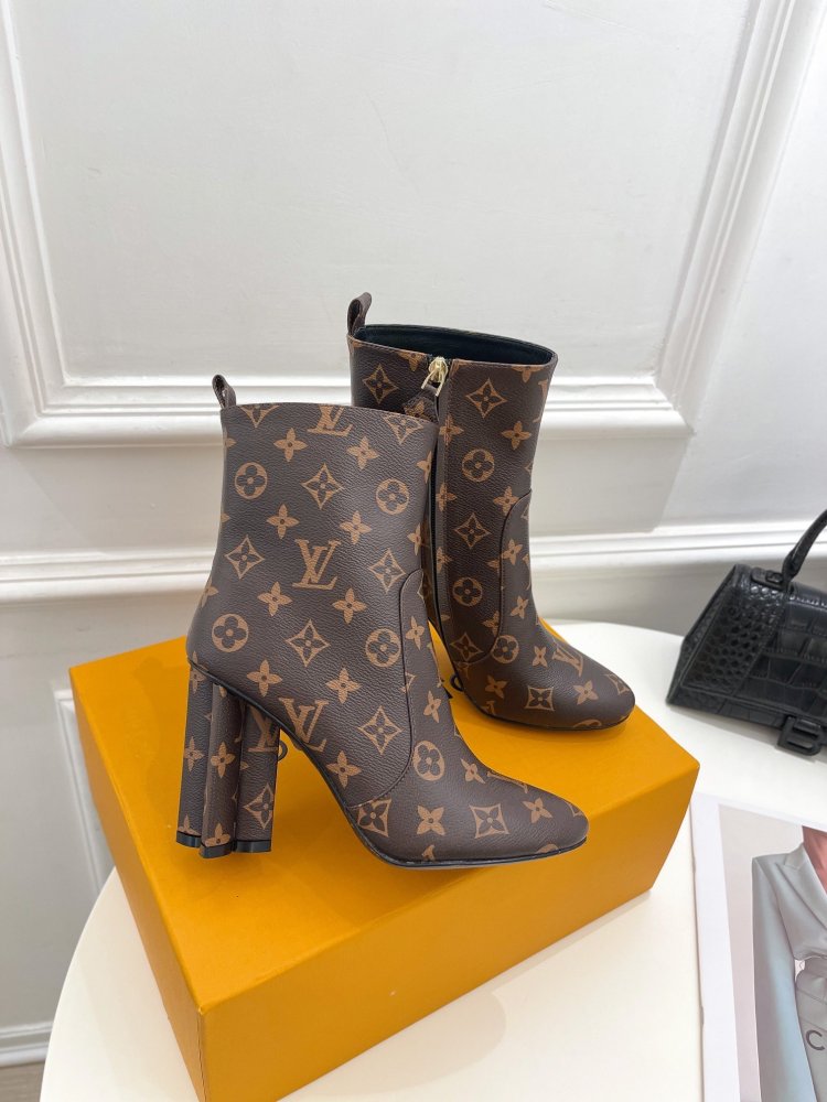 ルイヴィトン靴コピー 2022新品大人気NO.1   Louis Vuitton ルイヴィトン靴0377