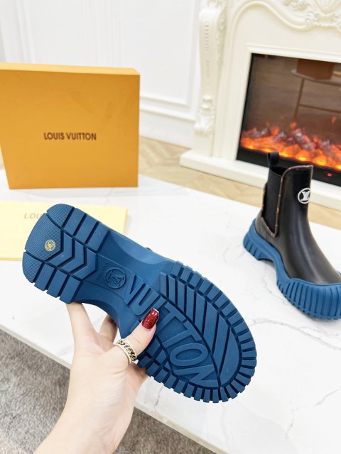 ルイヴィトン靴コピー   定番人気2022新品   Louis Vuitton ルイヴィトン靴0410