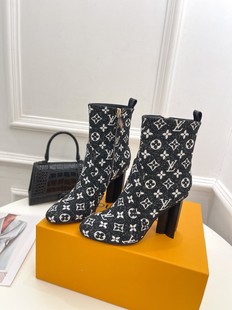 ルイヴィトン靴コピー 2022新品大人気NO.1   Louis Vuitton ルイヴィトン靴0374