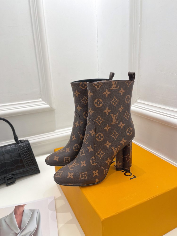 ルイヴィトン靴コピー 2022新品大人気NO.1   Louis Vuitton ルイヴィトン靴0377