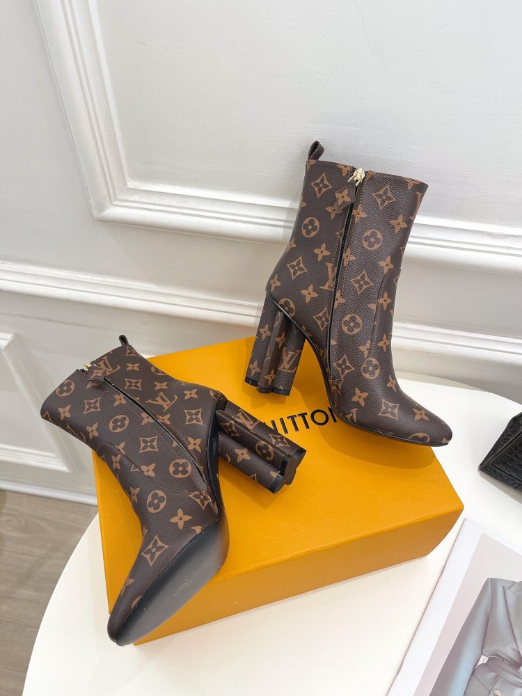 ルイヴィトン靴コピー 2022新品大人気NO.1   Louis Vuitton ルイヴィトン靴0377