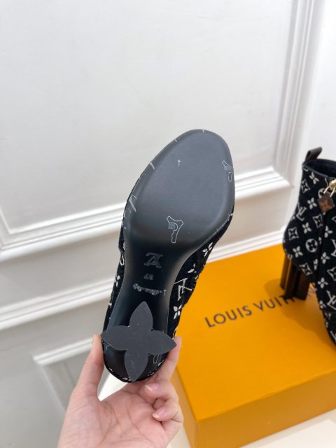 ルイヴィトン靴コピー 2022新品大人気NO.1   Louis Vuitton ルイヴィトン靴0378