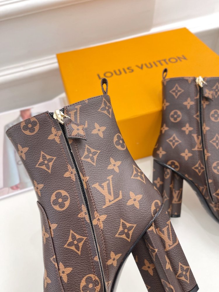 ルイヴィトン靴コピー 2022新品大人気NO.1   Louis Vuitton ルイヴィトン靴0377