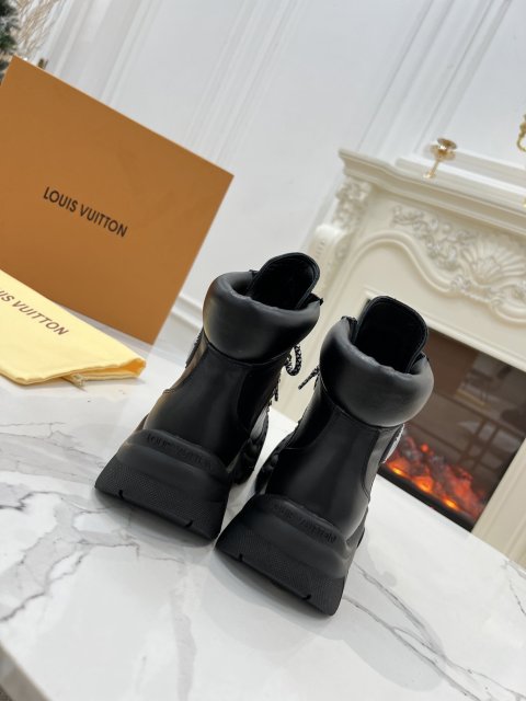 ルイヴィトン靴コピー   定番人気2022新品   Louis Vuitton ルイヴィトン靴0406