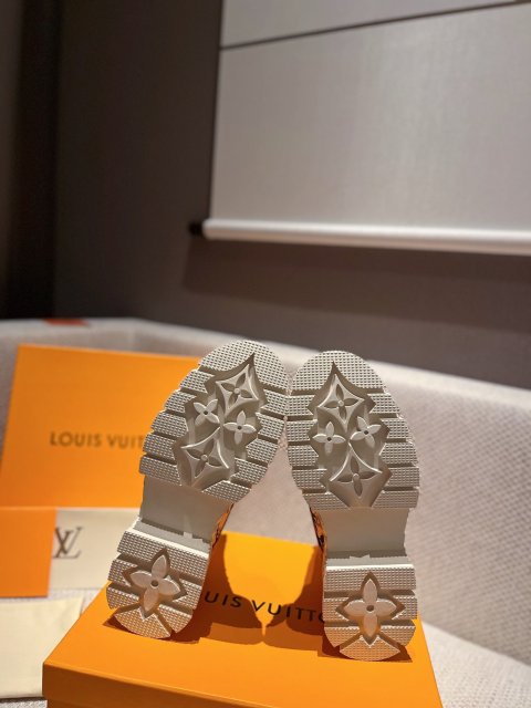 ルイヴィトン靴コピー  男女兼用 定番人気2022新品   Louis Vuitton ルイヴィトン靴0403