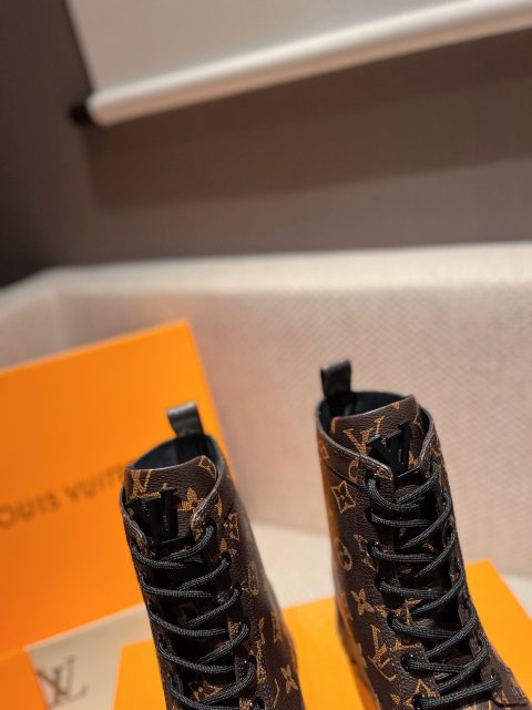 ルイヴィトン靴コピー  男女兼用 定番人気2022新品   Louis Vuitton ルイヴィトン靴0399