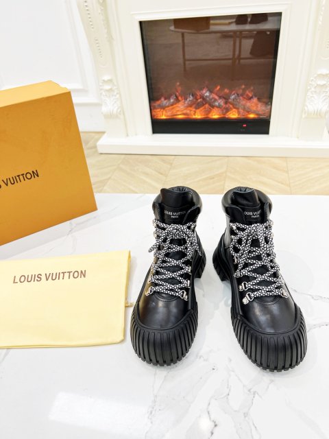 ルイヴィトン靴コピー   定番人気2022新品   Louis Vuitton ルイヴィトン靴0406