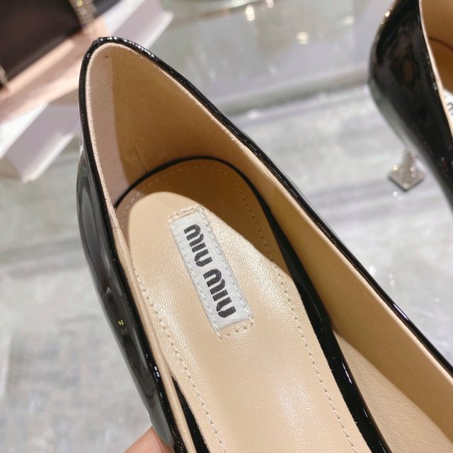 ミュウミュウ靴コピー   大人気2023新品   MIUMIU ミュウミュウ靴0011
