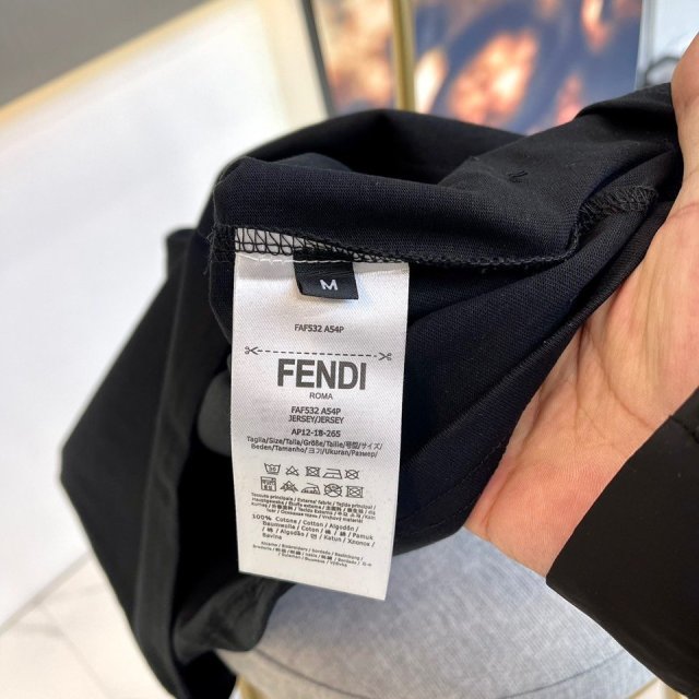 フェンディ服コピー    男女兼用  2023新品大人気NO.1 FENDI フェンディ服0042