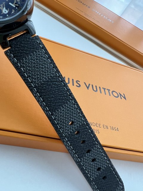 ルイヴィトン時計コピー  2023大人気NO.1 Louis Vuitton  ルイヴィトン時計0010