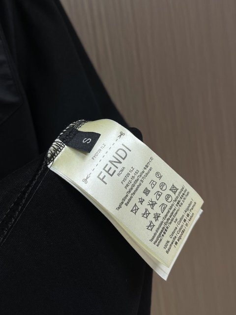 フェンディ服コピー   男女兼用   2023新品大人気NO.1 FENDI フェンディ服0054