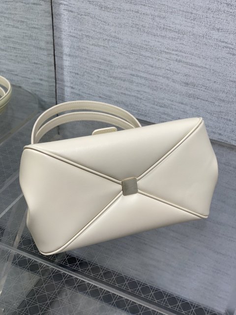 高品質ディオールバッグコピー  大人気2023新品  DIOR   ディオールバッグ0100