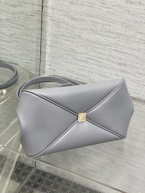 高品質ディオールバッグコピー  大人気2023新品  DIOR   ディオールバッグ0102