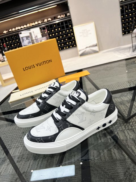 ルイヴィトン靴コピー    定番人気2023新品   Louis Vuitton ルイヴィトン靴0425