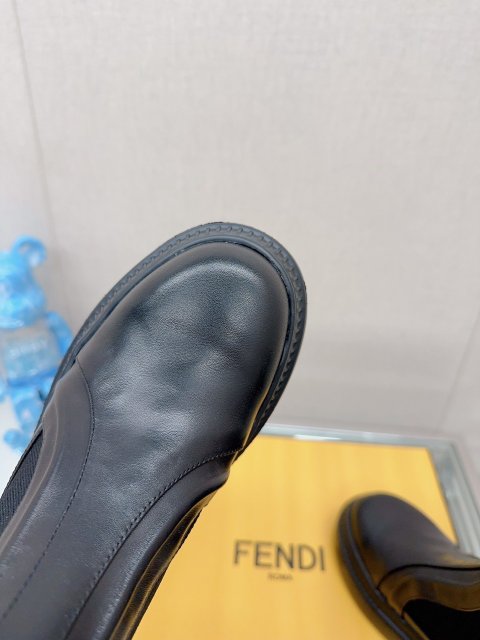フェンディ靴コピー  2023新品大人気NO.1  FENDI フェンディ靴0044
