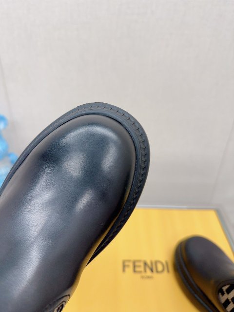 フェンディ靴コピー  2023新品大人気NO.1  FENDI フェンディ靴0047