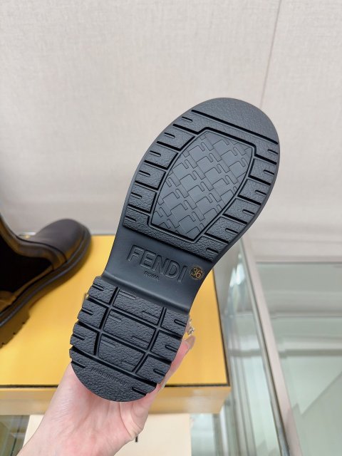 フェンディ靴コピー  2023新品大人気NO.1  FENDI フェンディ靴0044