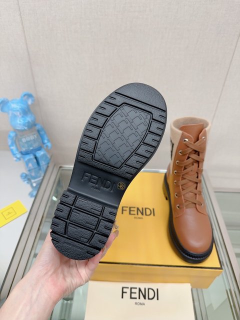 フェンディ靴コピー  2023新品大人気NO.1  FENDI フェンディ靴0043