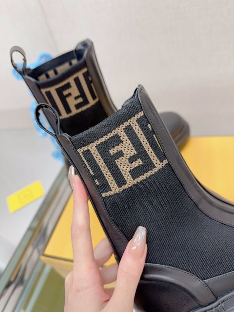 フェンディ靴コピー  2023新品大人気NO.1  FENDI フェンディ靴0044