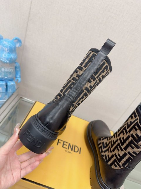 フェンディ靴コピー  2023新品大人気NO.1  FENDI フェンディ靴0047