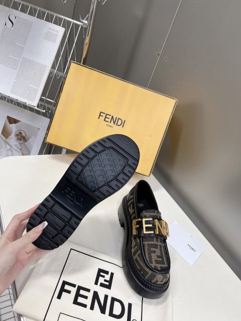 フェンディ靴コピー  2023新品大人気NO.1  FENDI フェンディ靴0047