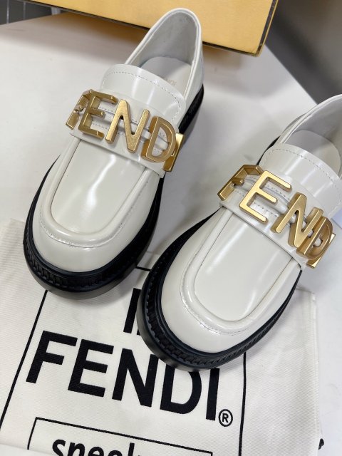 フェンディ靴コピー  2023新品大人気NO.1  FENDI フェンディ靴0049