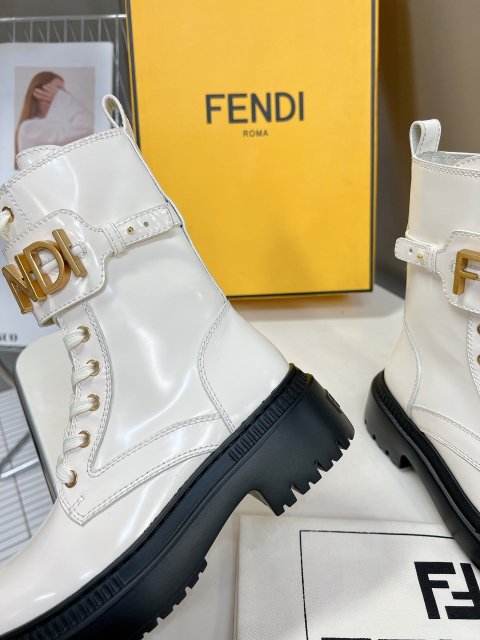 フェンディ靴コピー  2023新品大人気NO.1  FENDI フェンディ靴0052