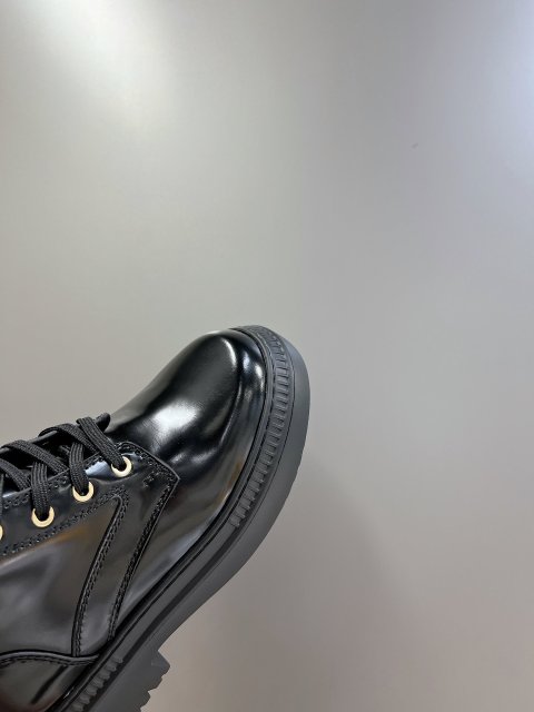 フェンディ靴コピー  2023新品大人気NO.1  FENDI フェンディ靴0053