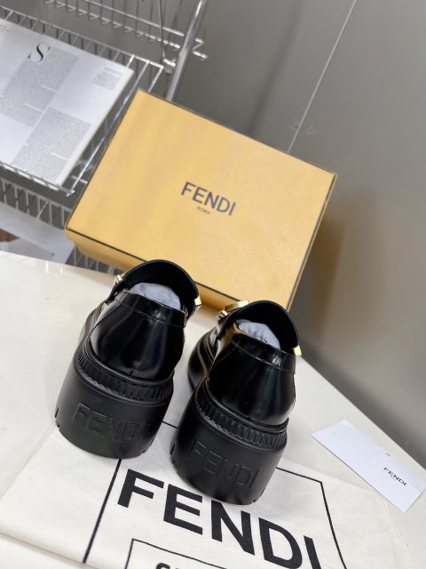 フェンディ靴コピー  2023新品大人気NO.1  FENDI フェンディ靴0048
