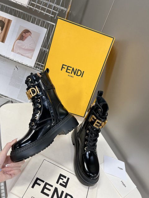 フェンディ靴コピー  2023新品大人気NO.1  FENDI フェンディ靴0053