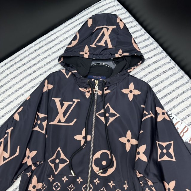 ルイヴィトン服コピー    大人気2023新品  Louis Vuitton ルイヴィトン服0133