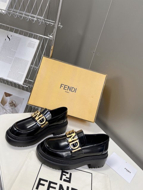 フェンディ靴コピー  2023新品大人気NO.1  FENDI フェンディ靴0048