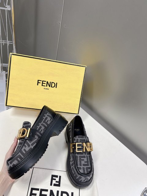 フェンディ靴コピー  2023新品大人気NO.1  FENDI フェンディ靴0046