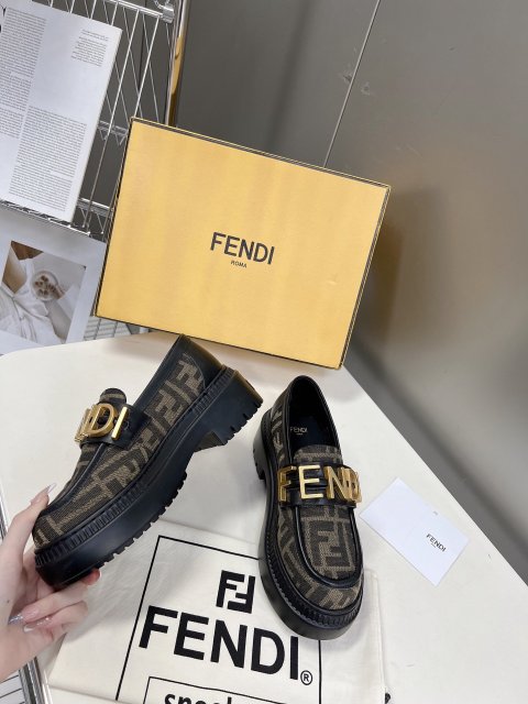 フェンディ靴コピー  2023新品大人気NO.1  FENDI フェンディ靴0047