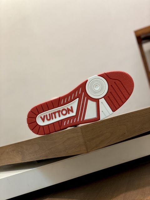 ルイヴィトン靴コピー    2023新品大人気NO.1   Louis Vuitton ルイヴィトン靴0429