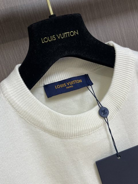 ルイヴィトン服コピー  2色   大人気2023新品   Louis Vuitton ルイヴィトン服0182
