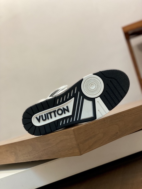ルイヴィトン靴コピー    2023新品大人気NO.1   Louis Vuitton ルイヴィトン靴0431