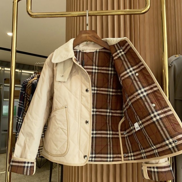 バーバリー服コピー  2023新品大人気NO.1  BURBERRY  バーバリー服0072