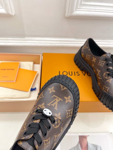 ルイヴィトン靴コピー   定番人気2023新品  Louis Vuitton ルイヴィトン靴0437