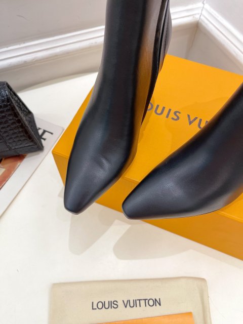 ルイヴィトン靴コピー   2023新品大人気NO.1  Louis Vuitton ルイヴィトン靴0432