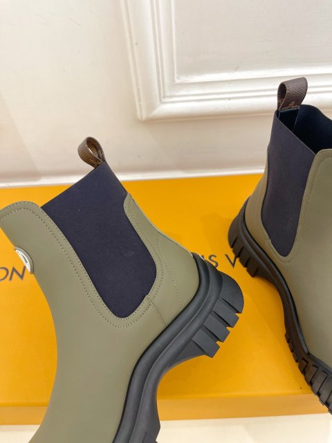 ルイヴィトン靴コピー   定番人気2023新品  Louis Vuitton ルイヴィトン靴0444