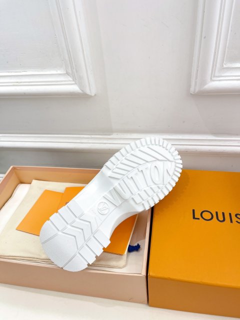 ルイヴィトン靴コピー   定番人気2023新品  Louis Vuitton ルイヴィトン靴0436
